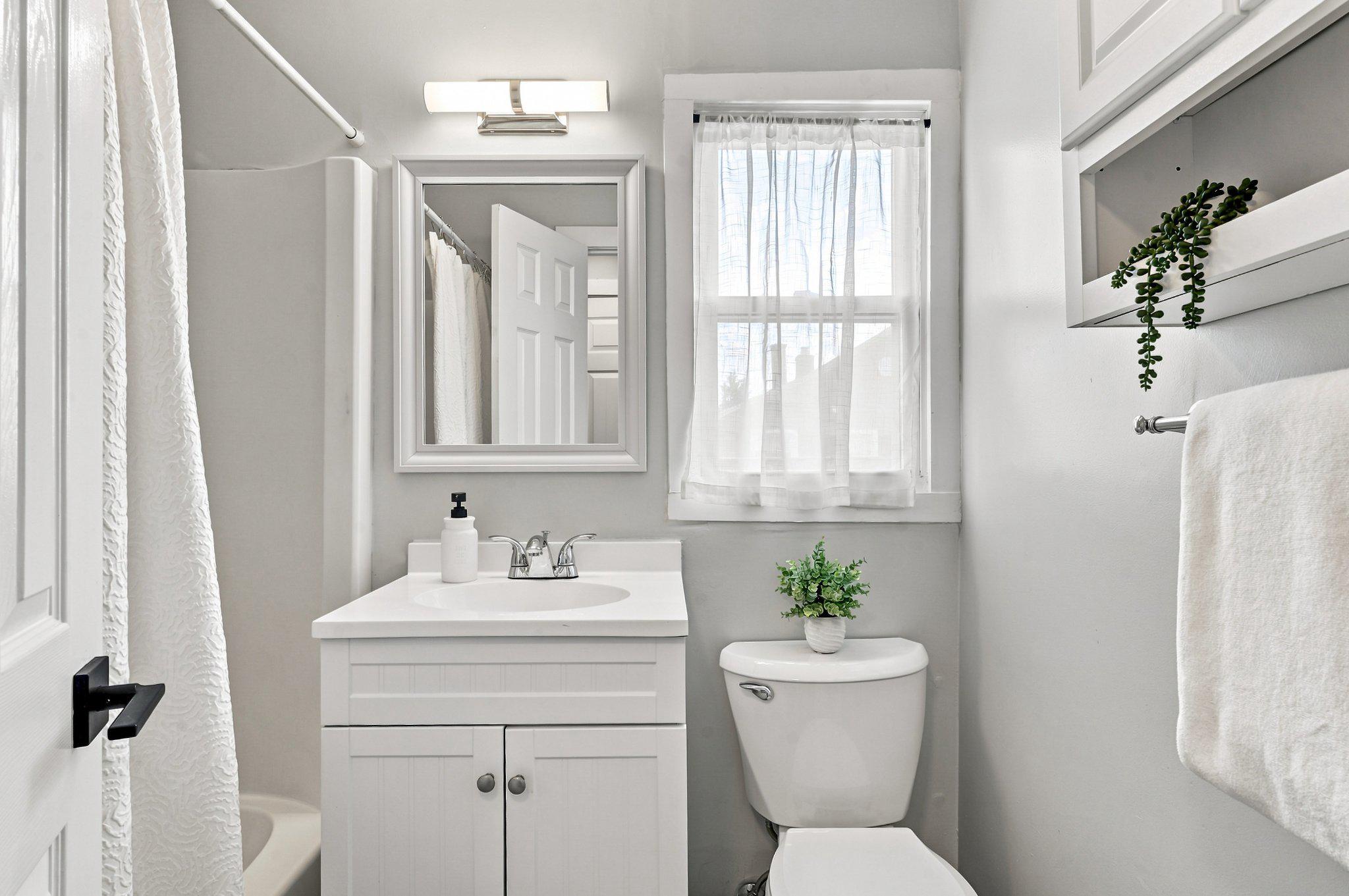 2908 Main Street Edgewater, MD 21037 - Photo 24 of 40 2nd Bathroom