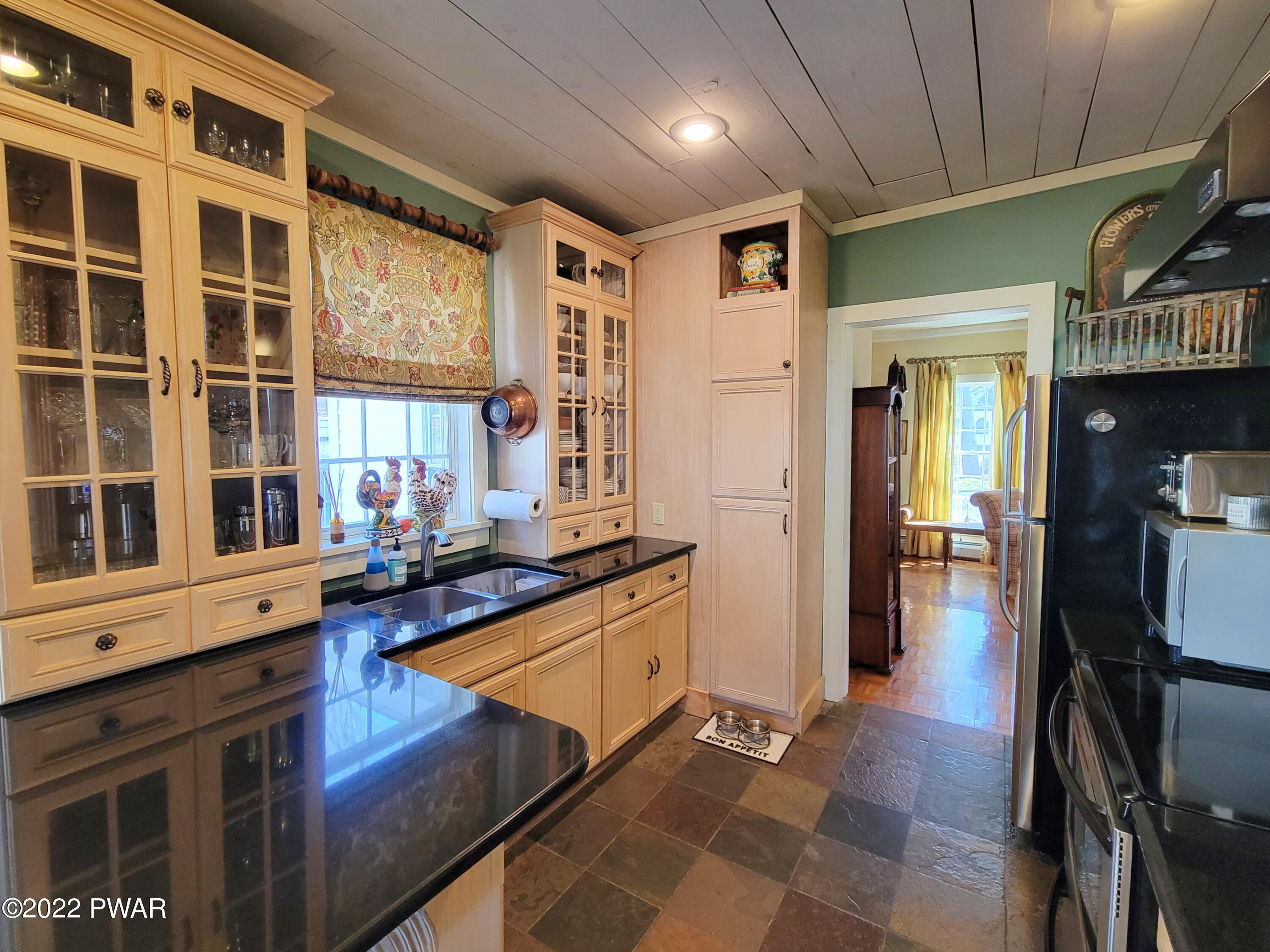 399 Como Road Lake Como, PA 18437 - Photo 8 of 30 Kitchen
