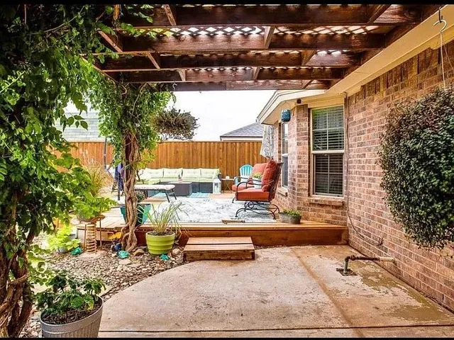 $1,900 | 6720 10th Street, Lubbock, TX 79416