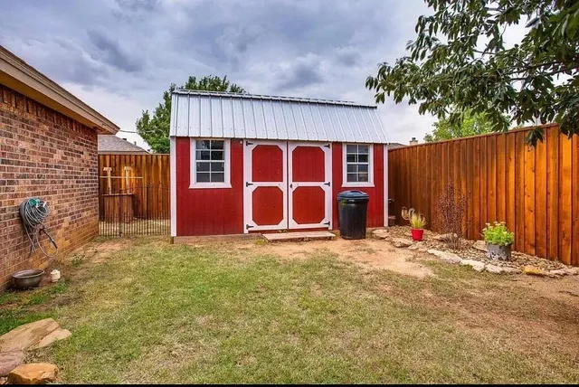 $1,900 | 6720 10th Street, Lubbock, TX 79416
