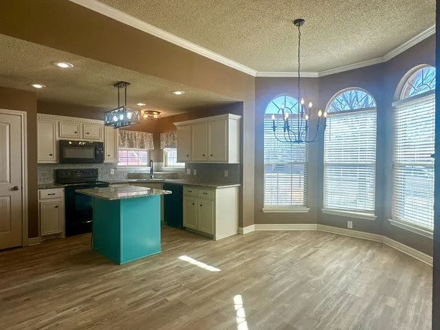 $1,900 | 6720 10th Street, Lubbock, TX 79416