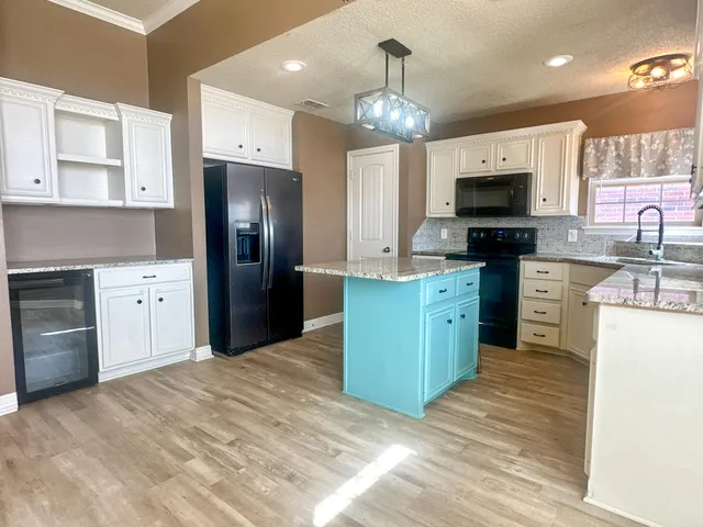 $1,900 | 6720 10th Street, Lubbock, TX 79416