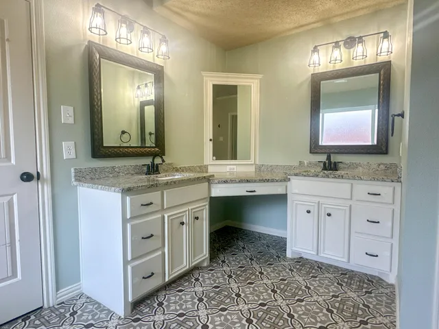 $1,900 | 6720 10th Street, Lubbock, TX 79416