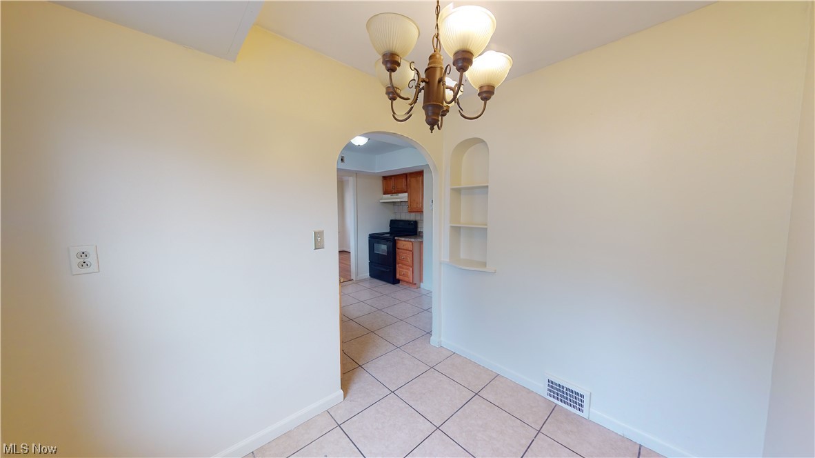 2176 Fenwick Road University Heights, OH 44118 - Photo 10 of 34