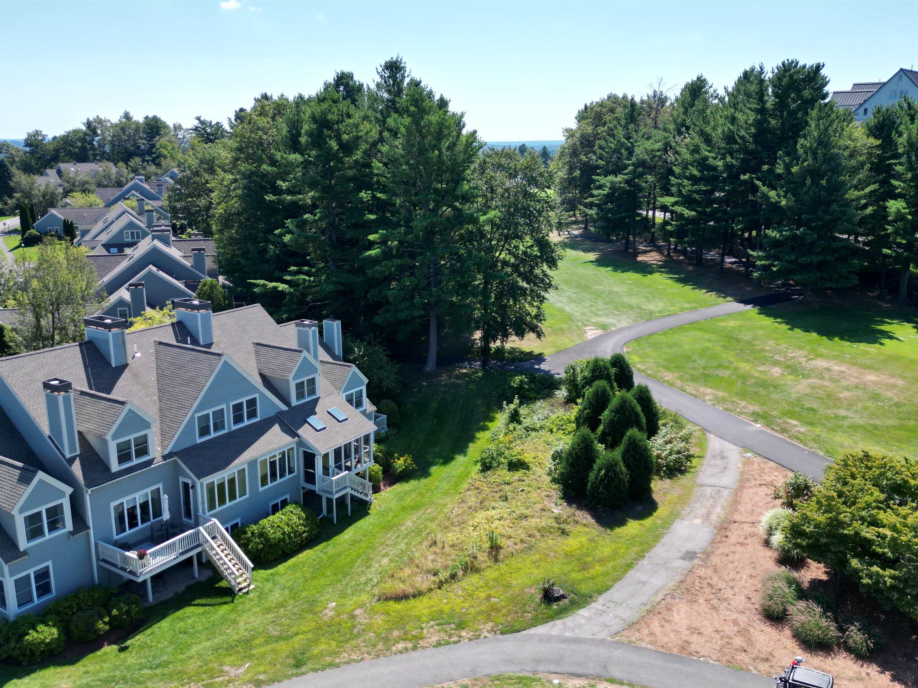 97 Hawthorne Village Road Nashua, NH 03062 - Photo 11 of 51 Gallery Image 11