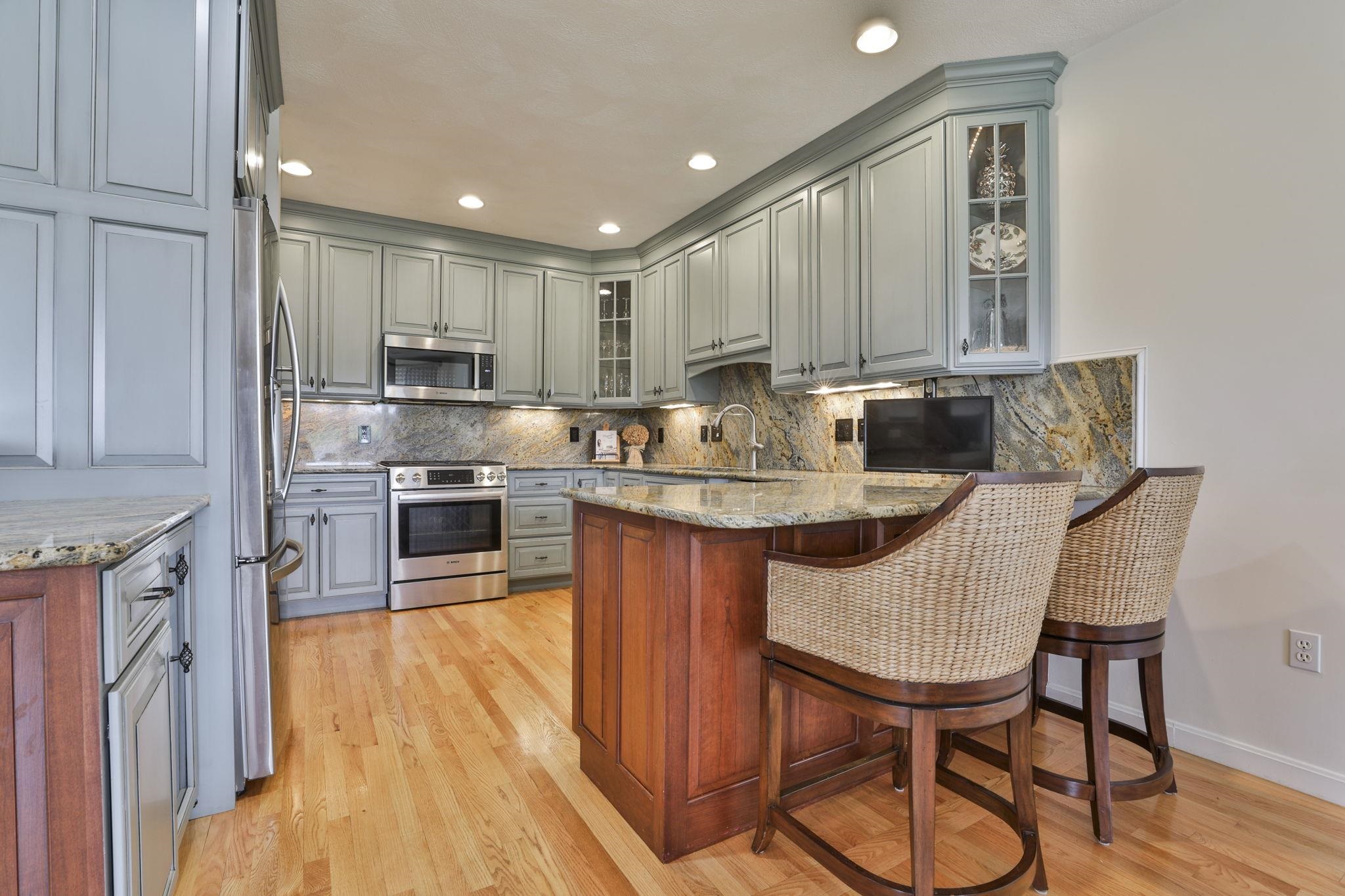 97 Hawthorne Village Road Nashua, NH 03062 - Photo 18 of 51 Gallery Image 18