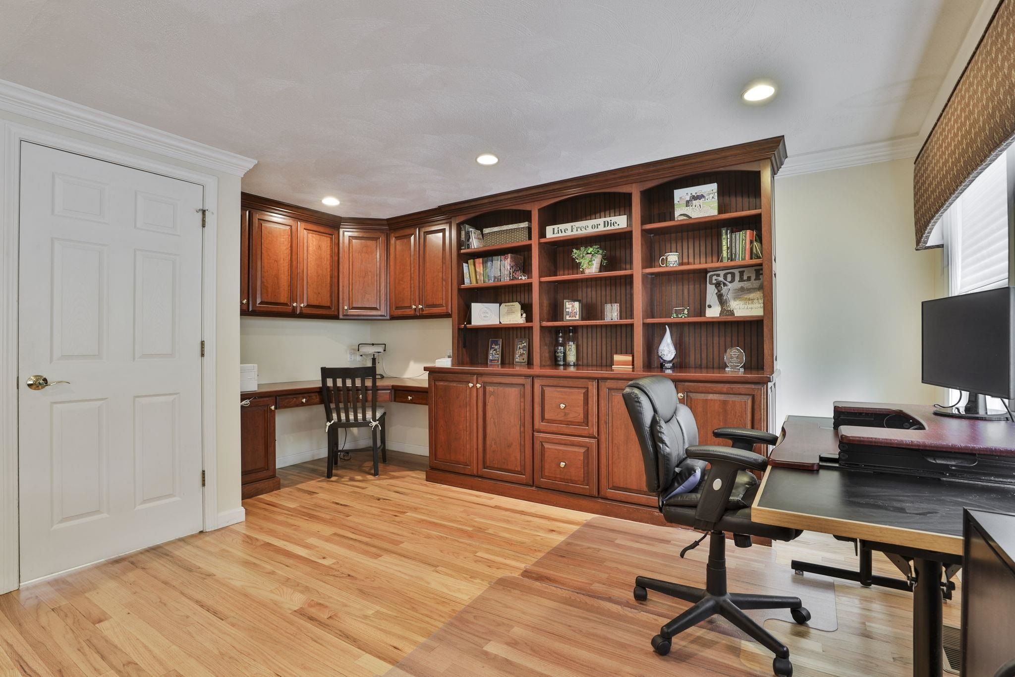 97 Hawthorne Village Road Nashua, NH 03062 - Photo 24 of 51 Gallery Image 24