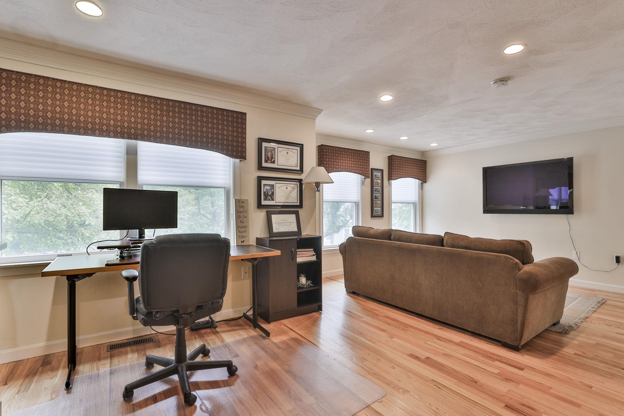 97 Hawthorne Village Road Nashua, NH 03062 - Photo 25 of 51 Gallery Image 25