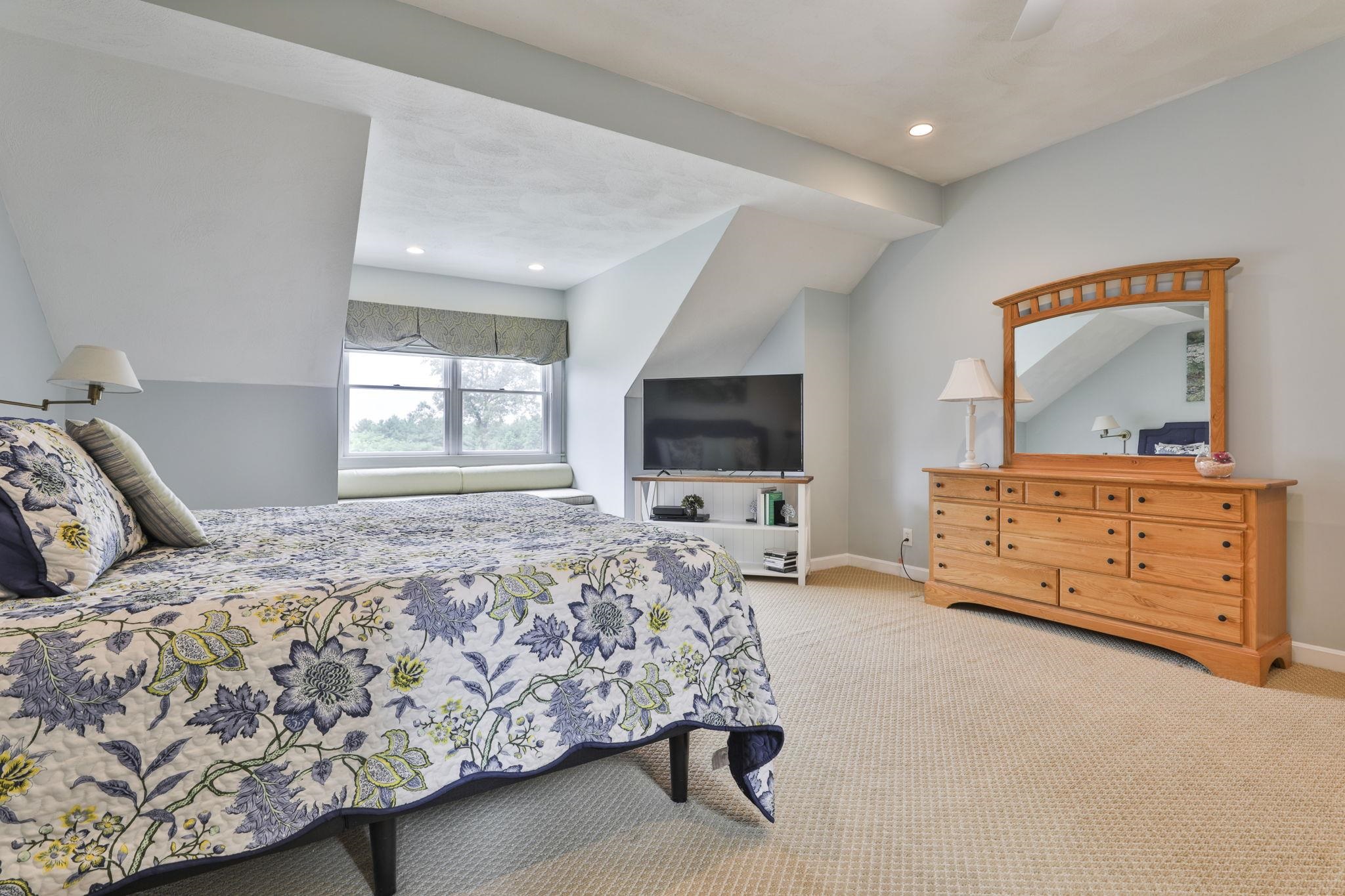 97 Hawthorne Village Road Nashua, NH 03062 - Photo 31 of 51 Gallery Image 31