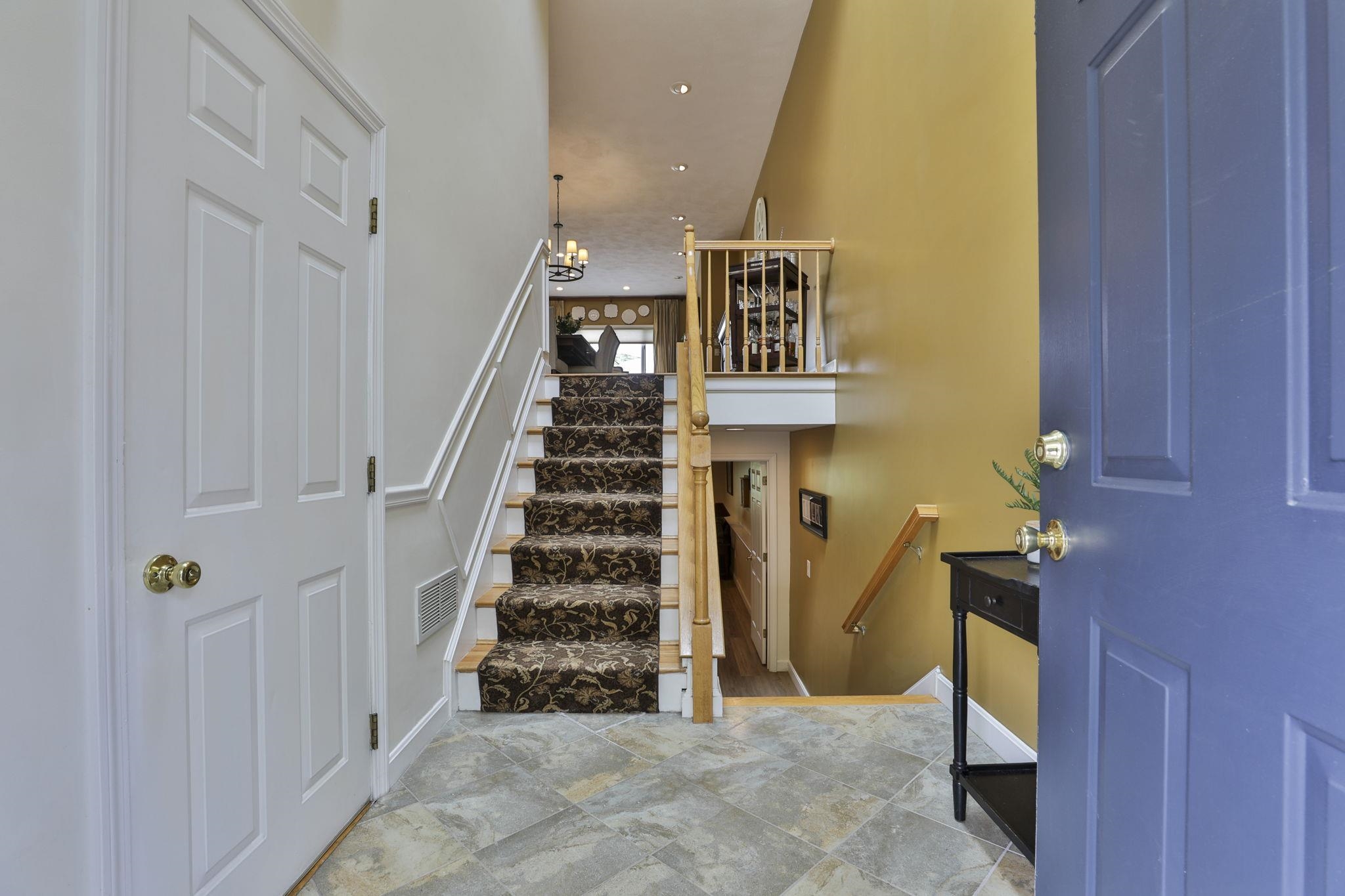 97 Hawthorne Village Road Nashua, NH 03062 - Photo 4 of 51 Gallery Image 4
