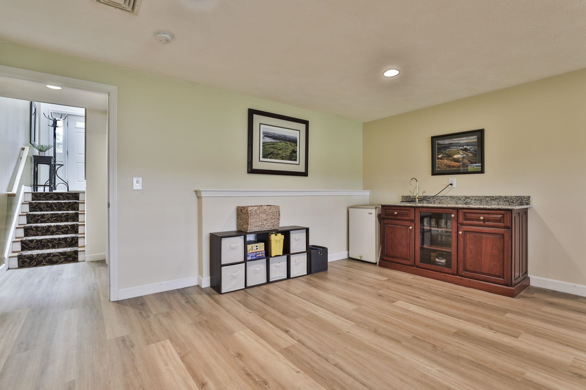 97 Hawthorne Village Road Nashua, NH 03062 - Photo 43 of 51 Gallery Image 43