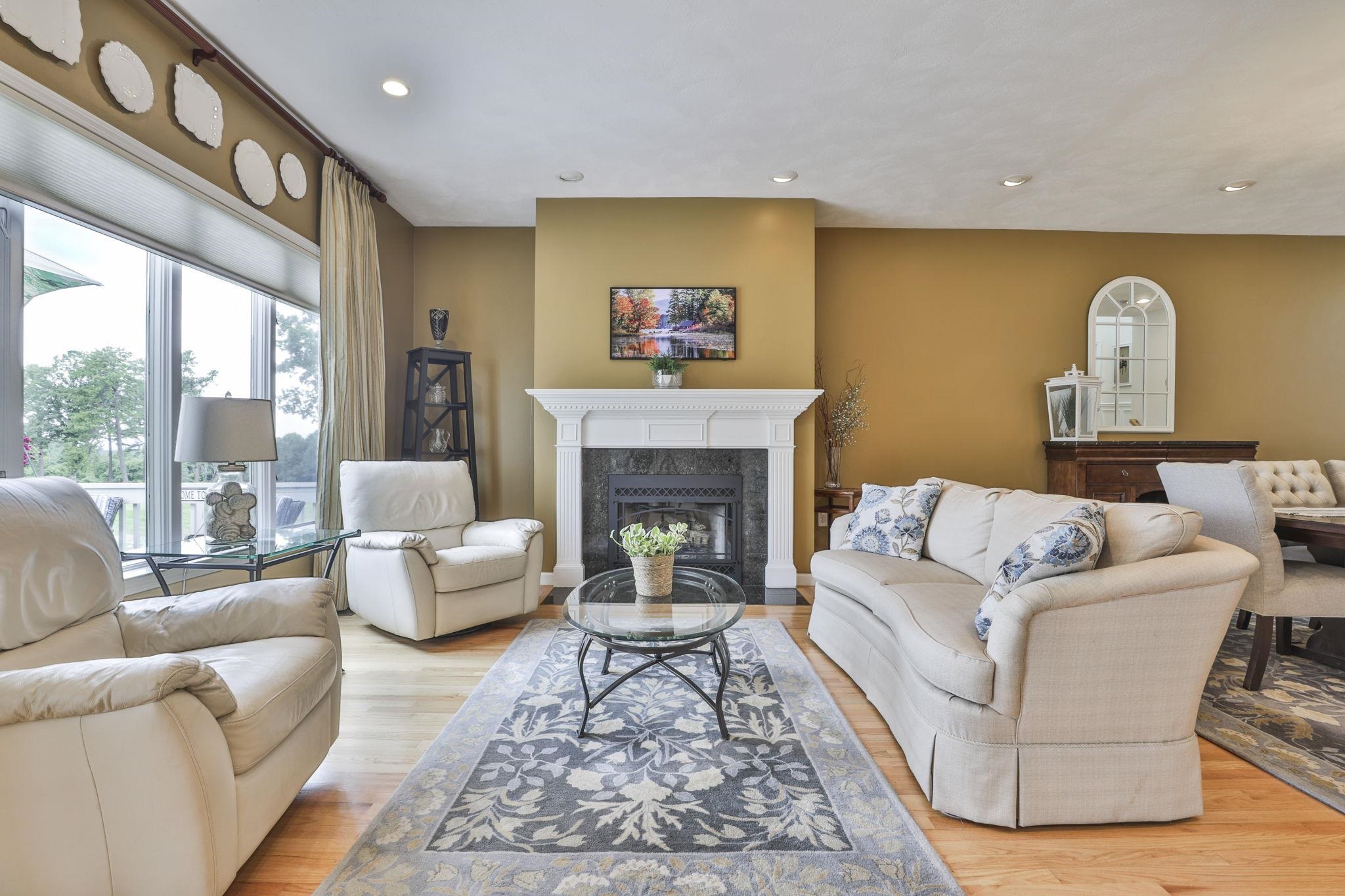 97 Hawthorne Village Road Nashua, NH 03062 - Photo 6 of 51 Gallery Image 6