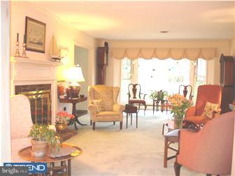 106 Rockingham Drive Wilmington, DE 19803 - Photo 2 of 12 Living Room