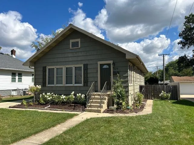 $407,900 | 329 South Monterey Avenue, Villa Park, IL 60181