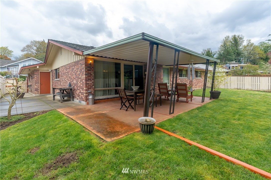 1741 Jones Drive Southeast Renton, WA 98055 - Photo 3 of 25 Gallery Image 3