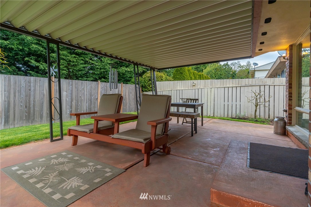 1741 Jones Drive Southeast Renton, WA 98055 - Photo 5 of 25 Gallery Image 5