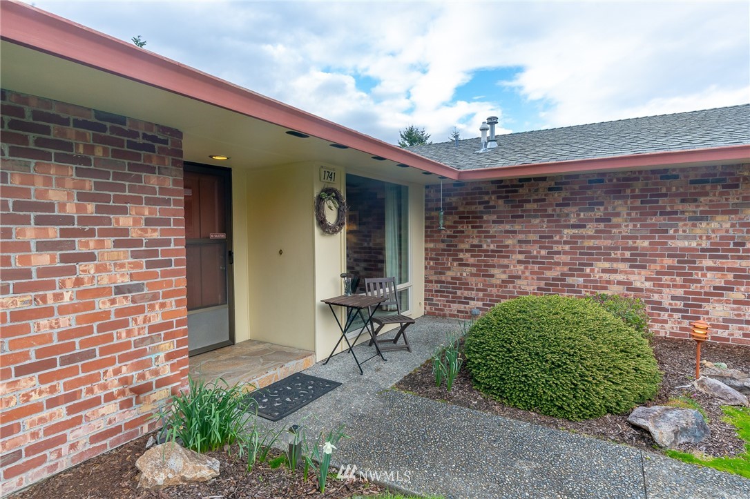 1741 Jones Drive Southeast Renton, WA 98055 - Photo 6 of 25 Gallery Image 6