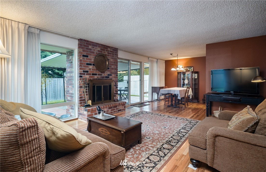 1741 Jones Drive Southeast Renton, WA 98055 - Photo 8 of 25 Gallery Image 8