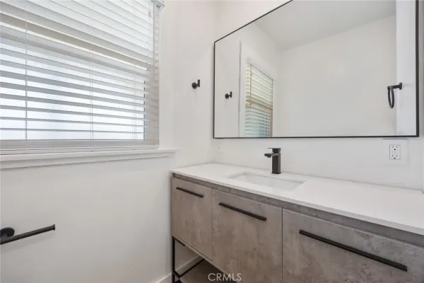 $3,000 | 5816 North Figueroa Street, Los Angeles, CA 90042