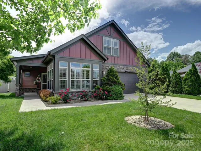 $675,000 | 560 Summerfield Place, Flat Rock, NC 28731