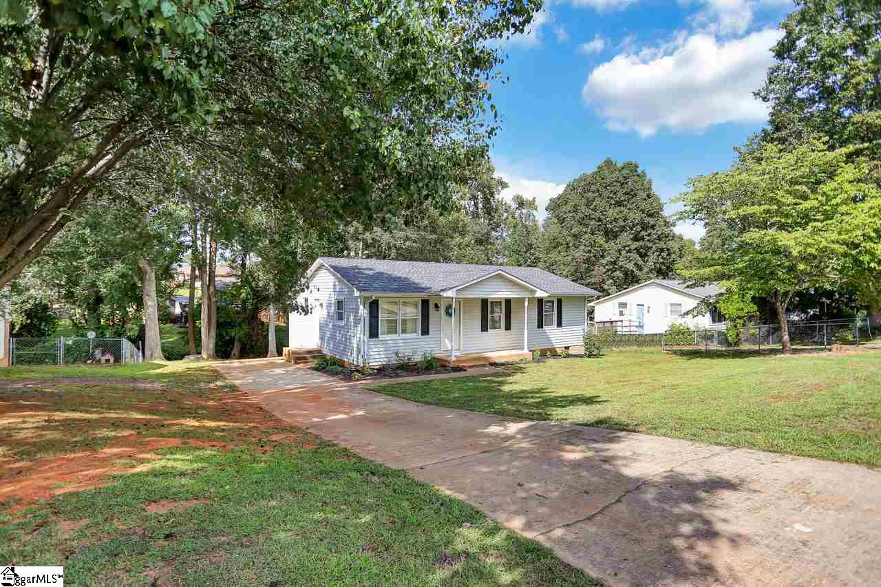415 Pisgah Lane Inman, SC 29349 - Photo 2 of 32