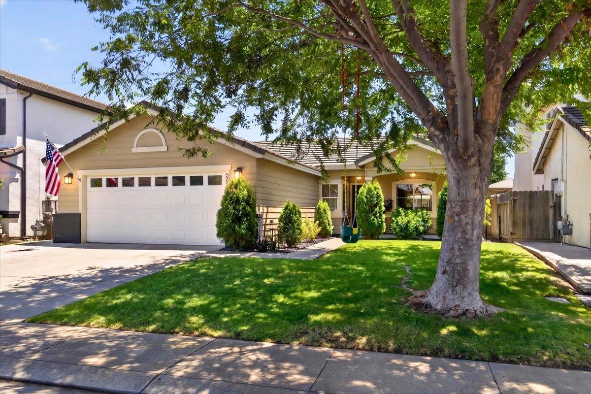 532 Codington Way Modesto, CA 95357 - Photo 2 of 29