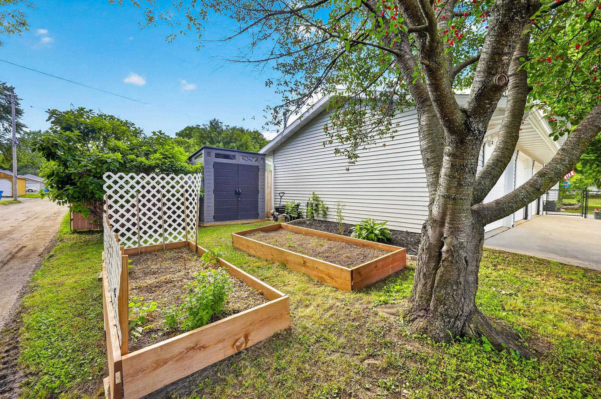 432 6th Street Baraboo, WI 53913 - Photo 7 of 56