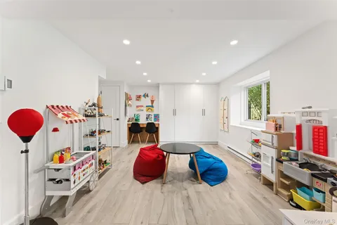 $3,295,000 | 12 Kolbert Drive, Scarsdale, NY 10583