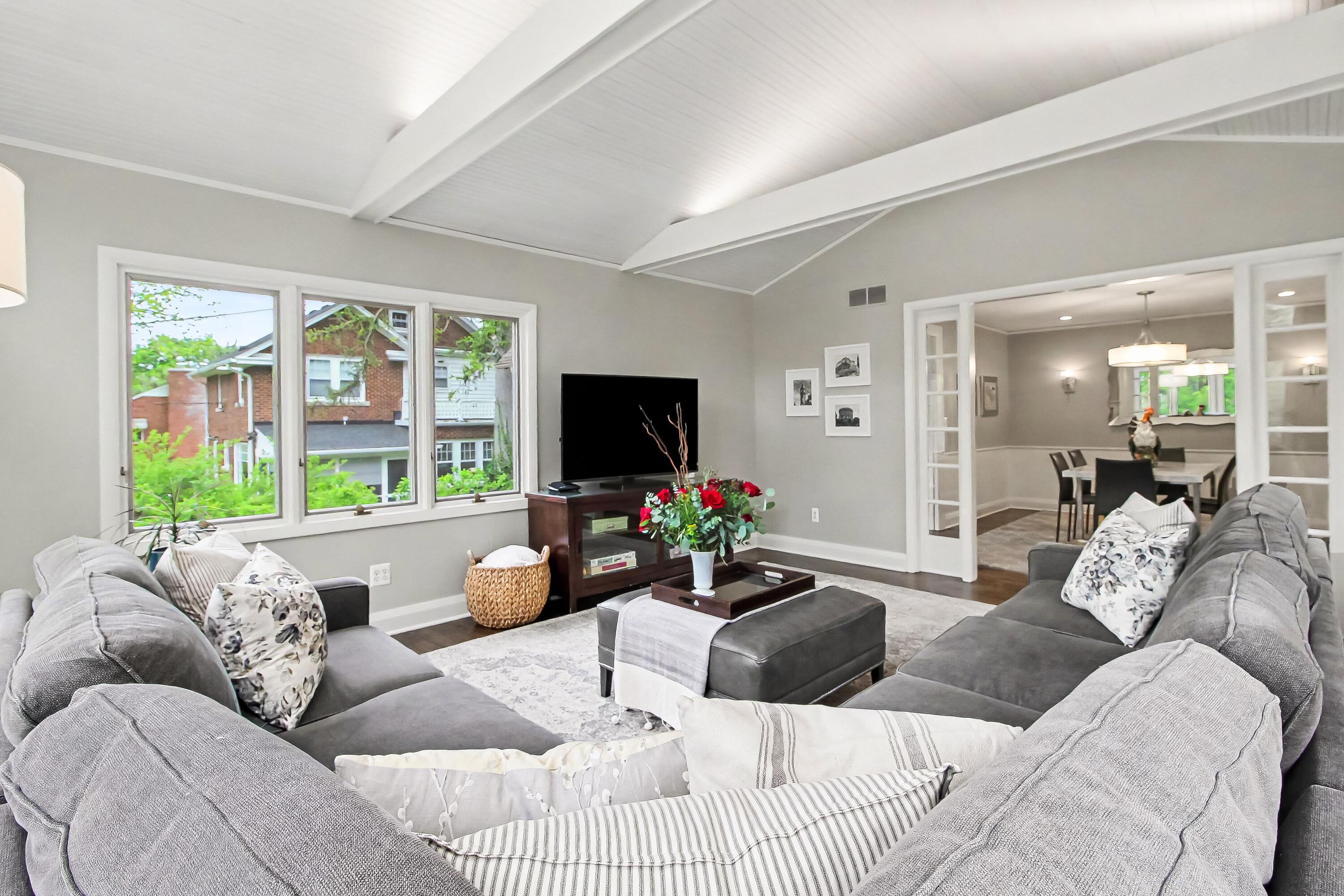 2105 Devonshire Road Ann Arbor, MI 48104 - Photo 23 of 86 056_file_4112