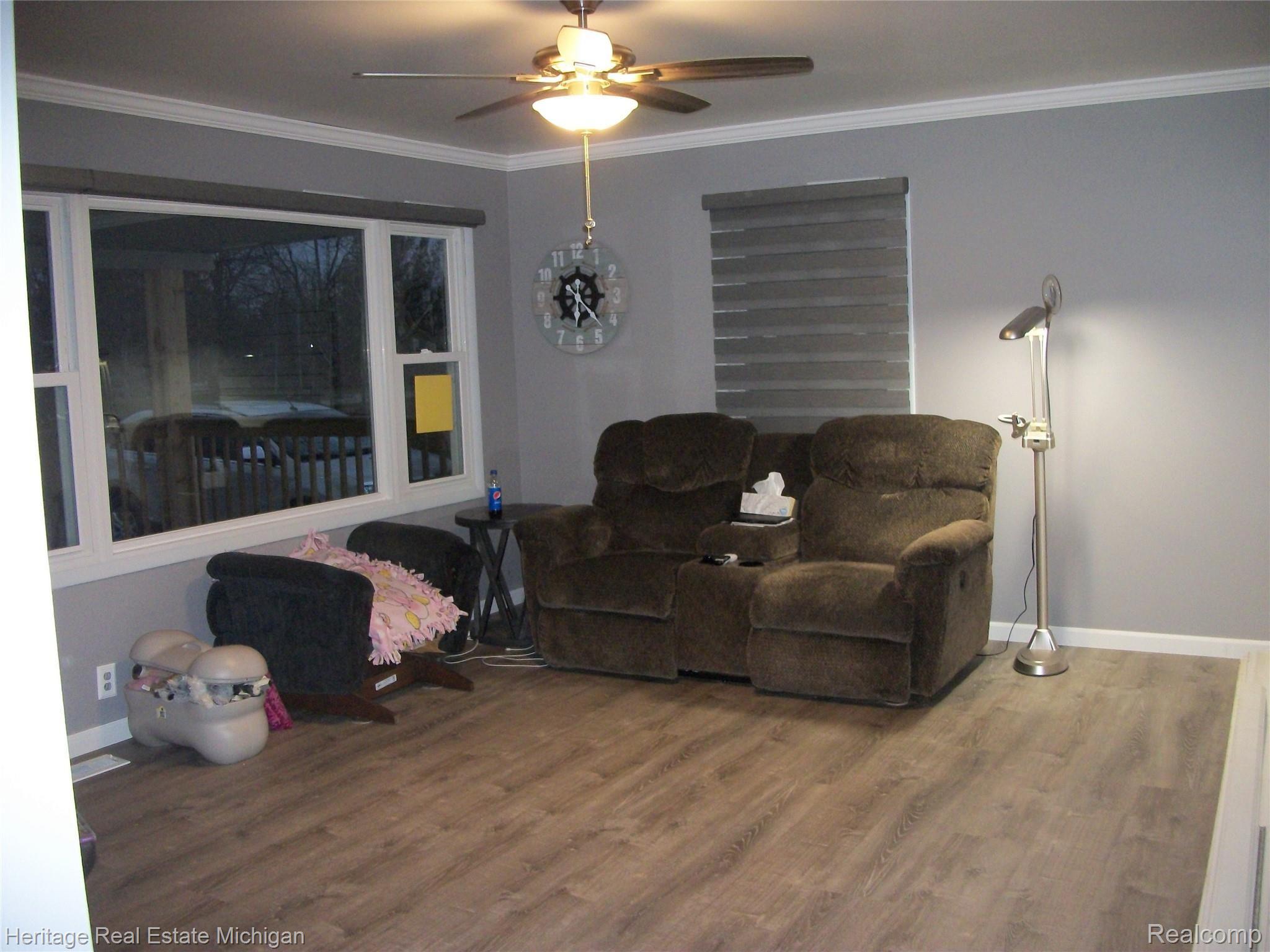 9371 Braden Road Byron, MI 48418 - Photo 11 of 13 Livingroom view #1