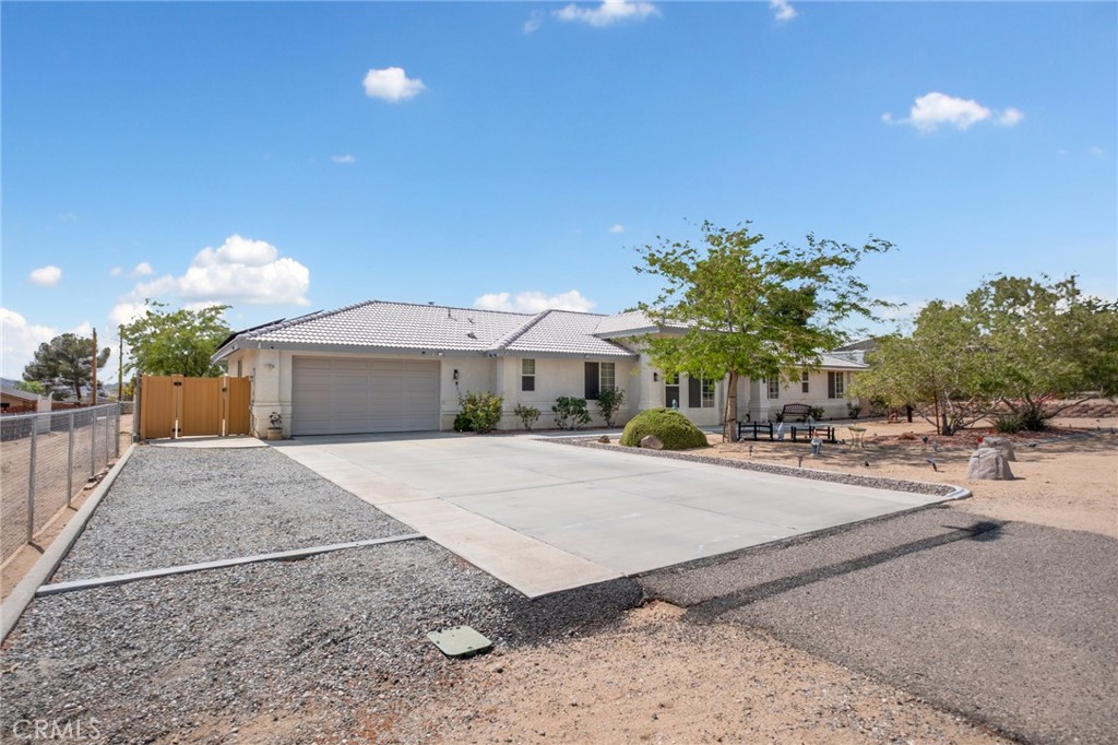 17112 Century Plant Road Apple Valley, CA 92307 - Photo 2 of 30