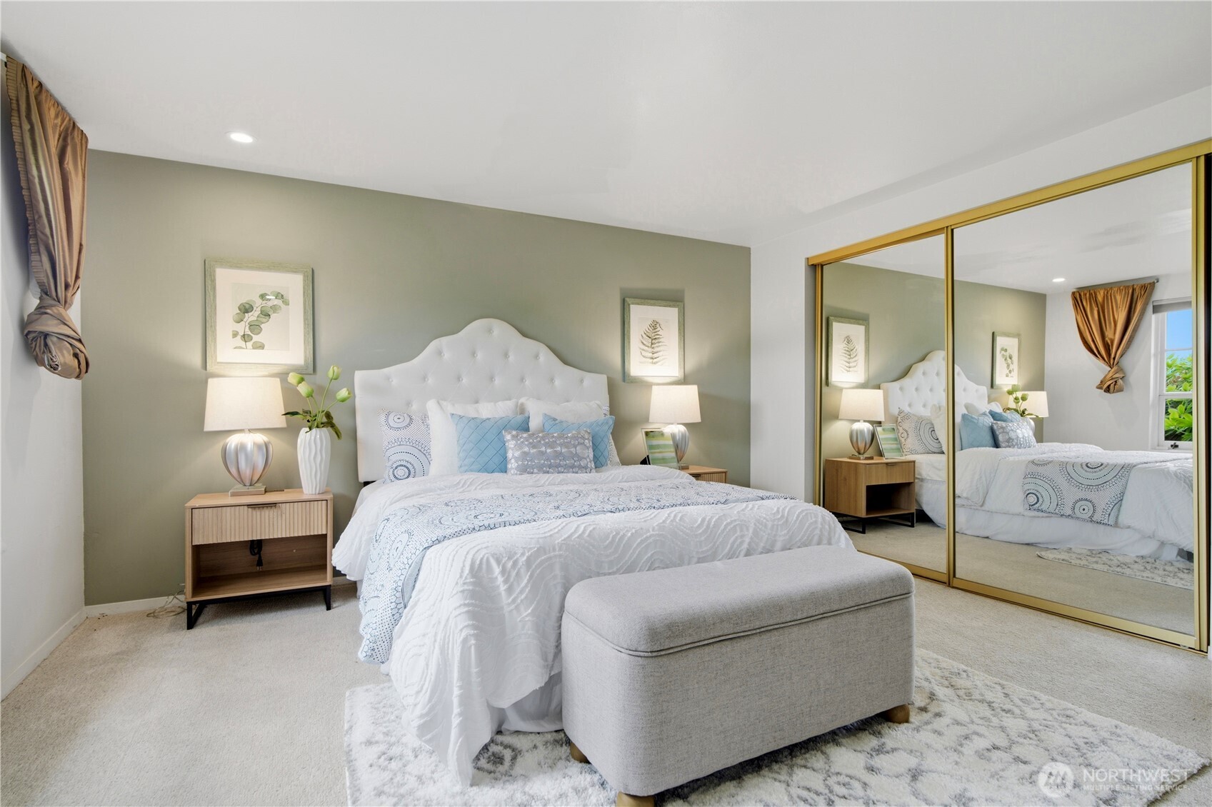 9837 Belfair Road Bellevue, WA 98004 - Photo 20 of 32 Gallery Image 20
