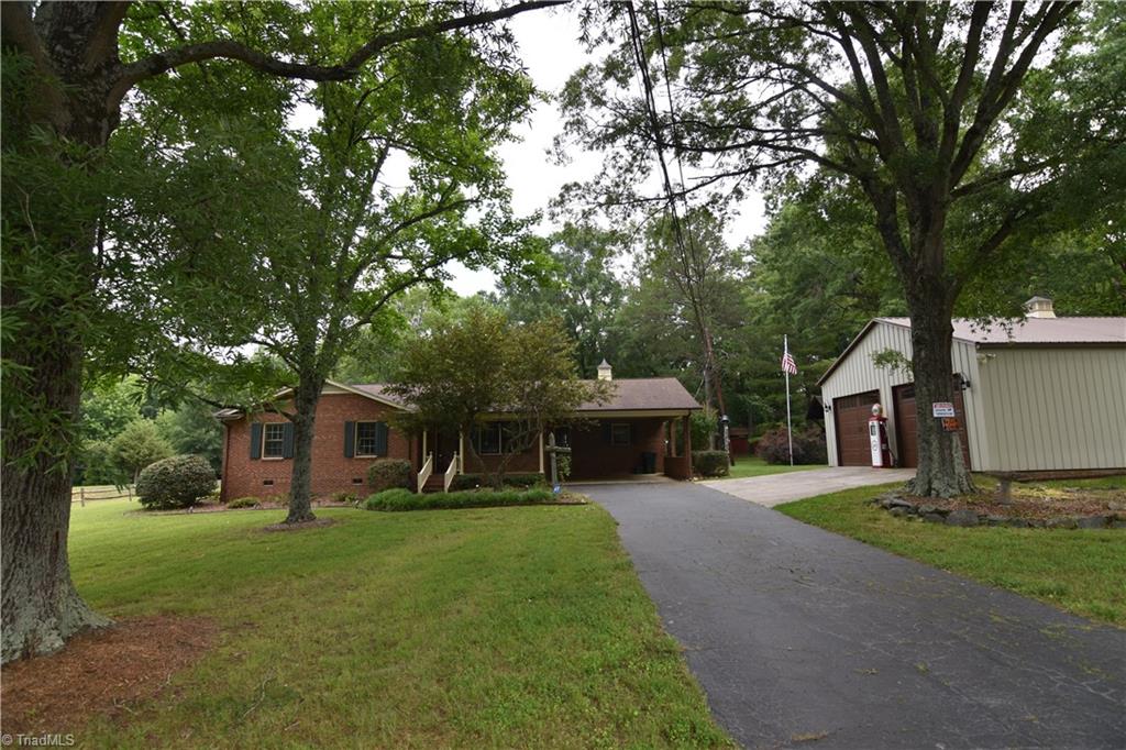 334 Jarrett Road Thomasville, NC 27360 - Photo 1 of 28 Gallery Image 1