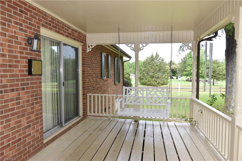 334 Jarrett Road Thomasville, NC 27360 - Photo 12 of 28 Gallery Image 12