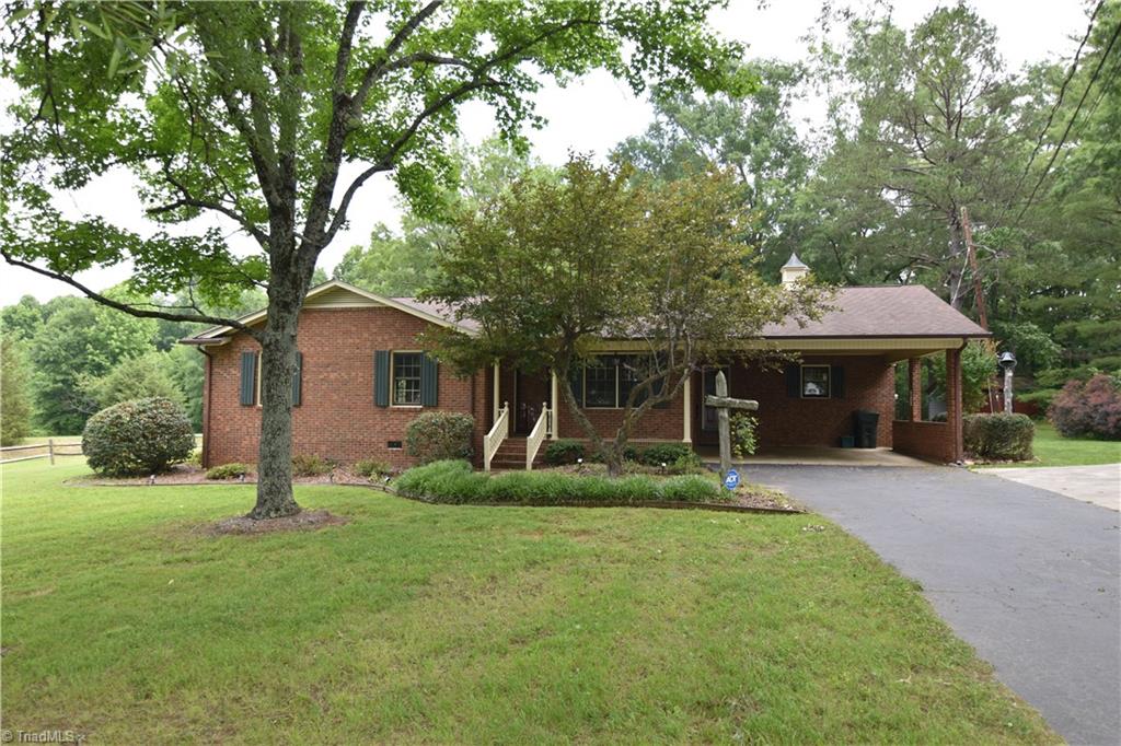 334 Jarrett Road Thomasville, NC 27360 - Photo 2 of 28 Gallery Image 2
