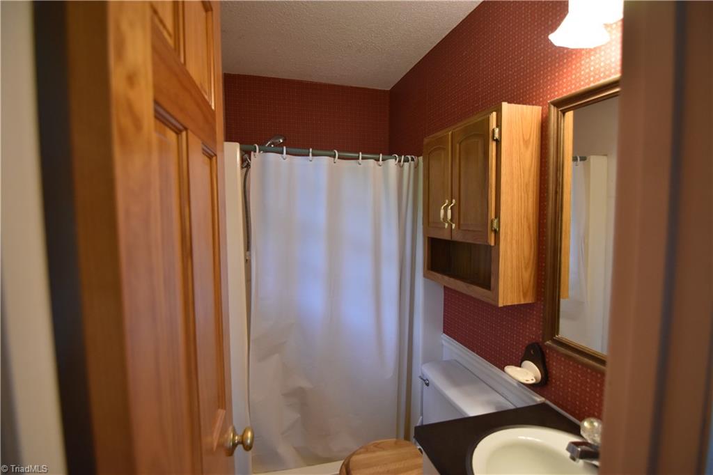 334 Jarrett Road Thomasville, NC 27360 - Photo 25 of 28 Gallery Image 25