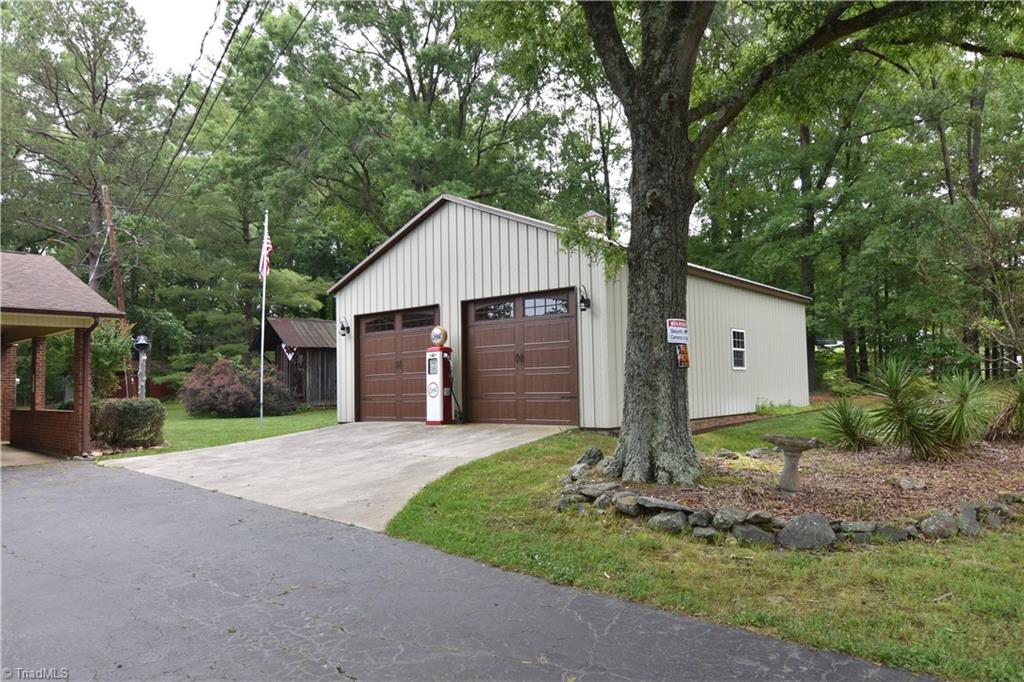 334 Jarrett Road Thomasville, NC 27360 - Photo 3 of 28 Gallery Image 3