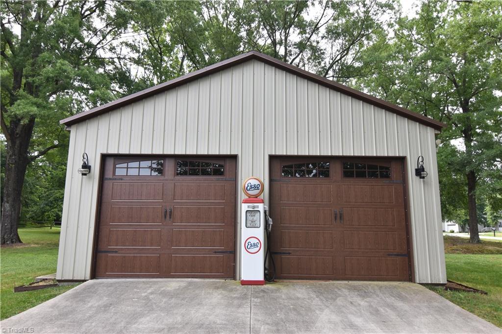 334 Jarrett Road Thomasville, NC 27360 - Photo 4 of 28 Gallery Image 4