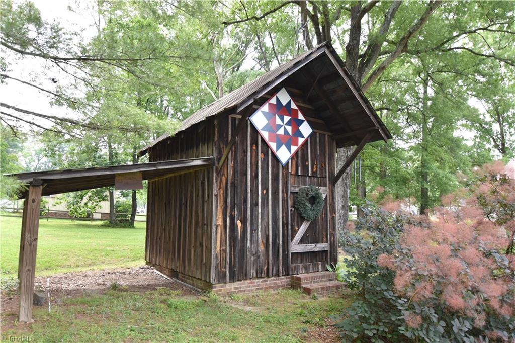 334 Jarrett Road Thomasville, NC 27360 - Photo 6 of 28 Gallery Image 6