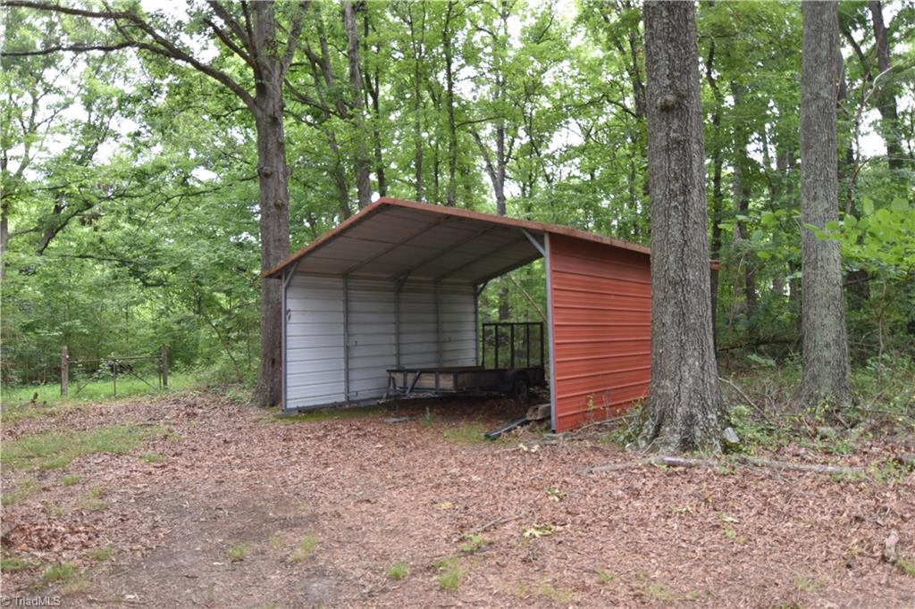 334 Jarrett Road Thomasville, NC 27360 - Photo 8 of 28 Gallery Image 8