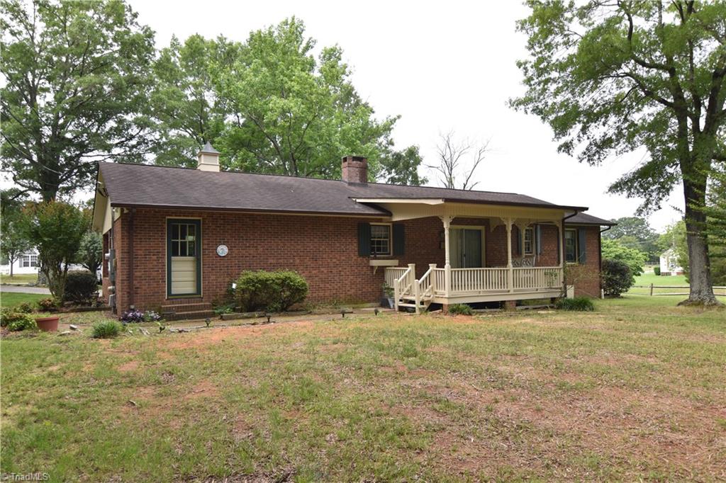 334 Jarrett Road Thomasville, NC 27360 - Photo 9 of 28 Gallery Image 9