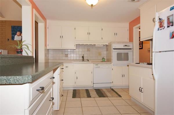 5 Livoli Road Framingham, MA 01701 - Photo 2 of 18