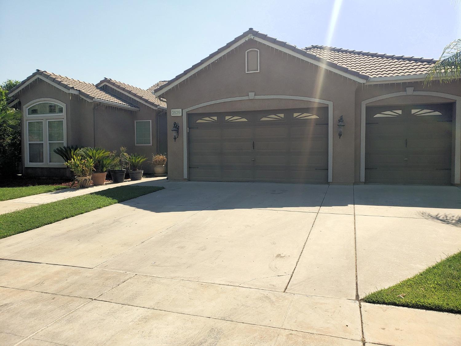 2529 Maine Avenue Clovis, CA 93619 - Photo 2 of 11 a front view of a house