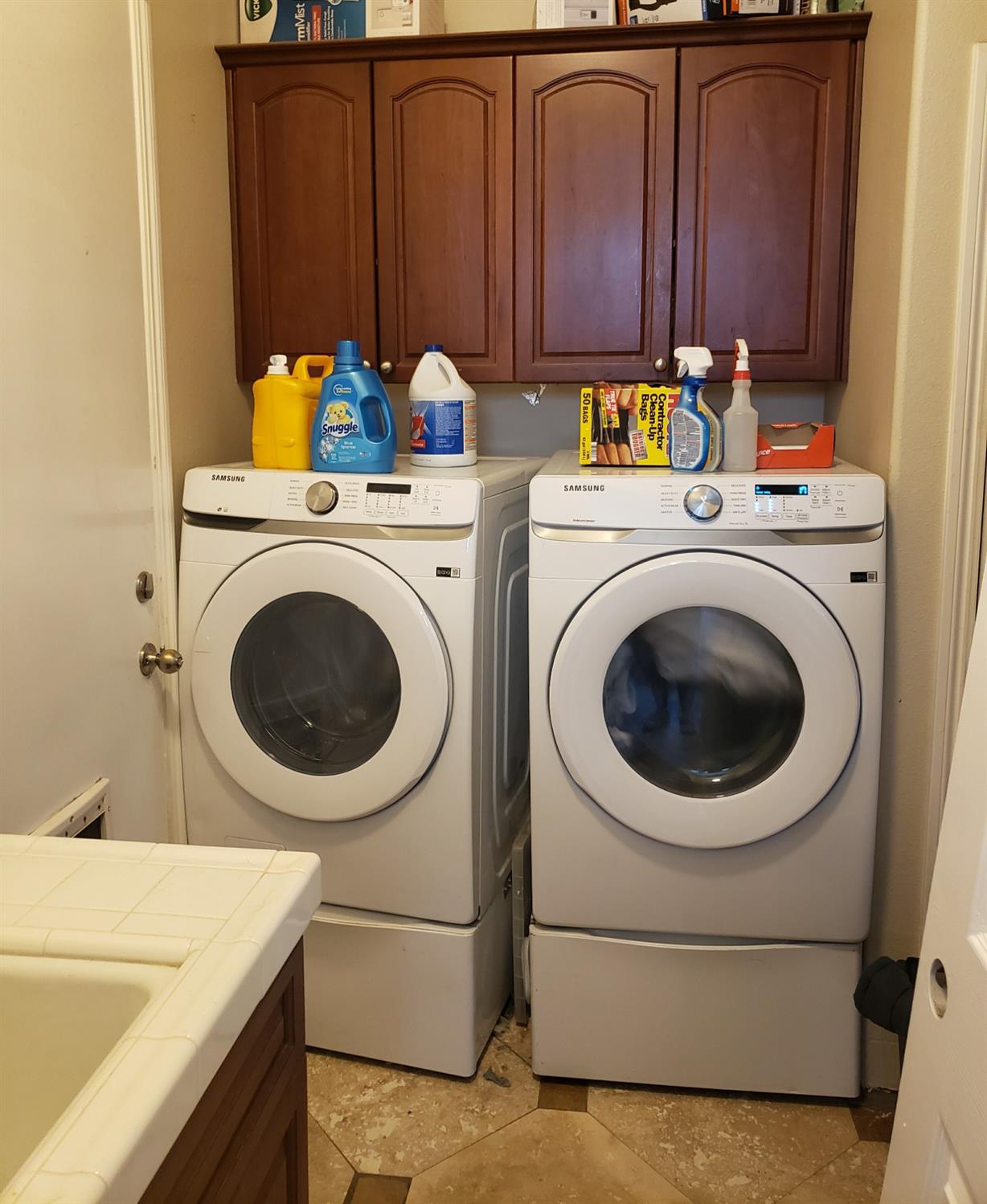 2529 Maine Avenue Clovis, CA 93619 - Photo 8 of 11 a utility room with dryer and washer