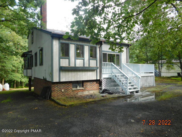 140-1109) Falls Road Bushkill, PA 18324 - Photo 2 of 31 DSCN3224