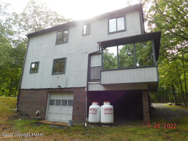 140-1109) Falls Road Bushkill, PA 18324 - Photo 3 of 31 DSCN3225