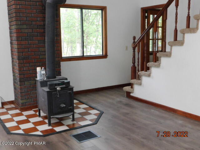 140-1109) Falls Road Bushkill, PA 18324 - Photo 5 of 31 DSCN3229