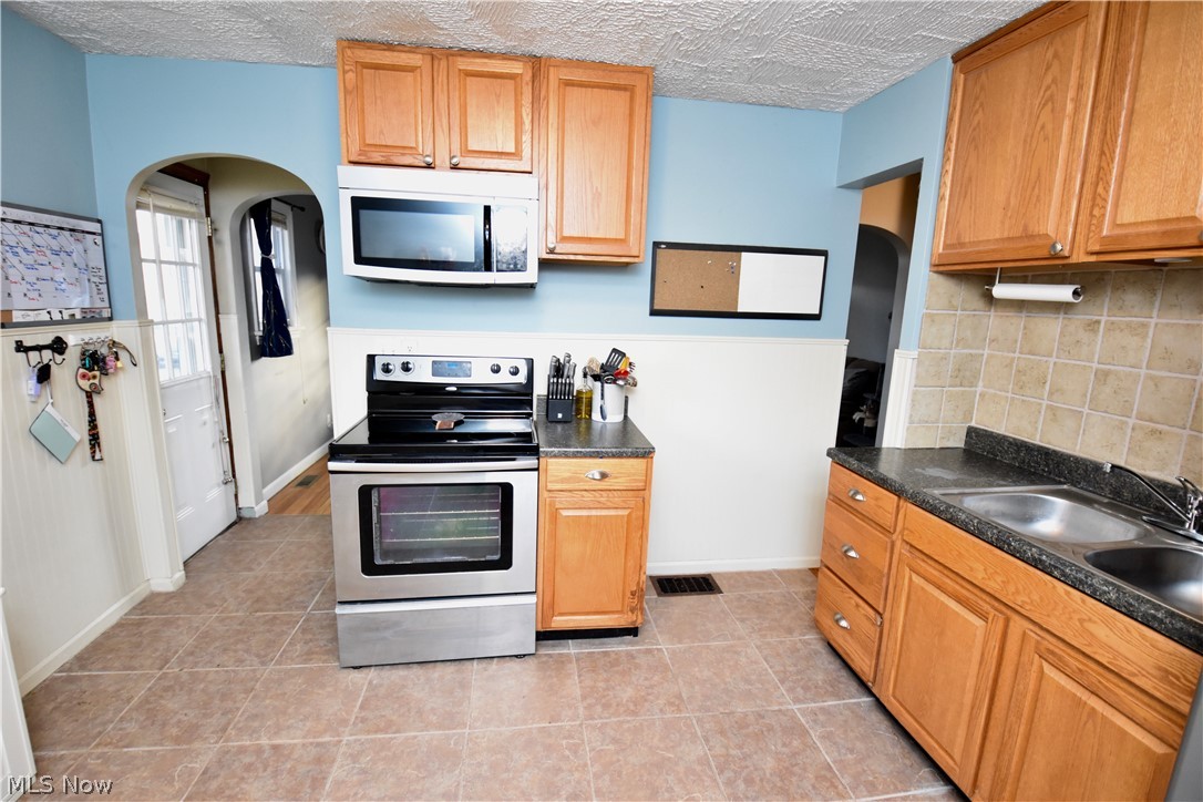 3041 15th Street Northwest Canton, OH 44708 - Photo 8 of 27