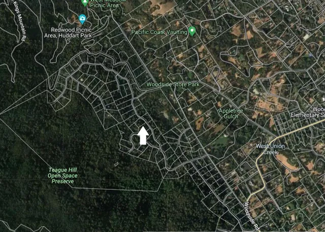 a view of an outdoor space