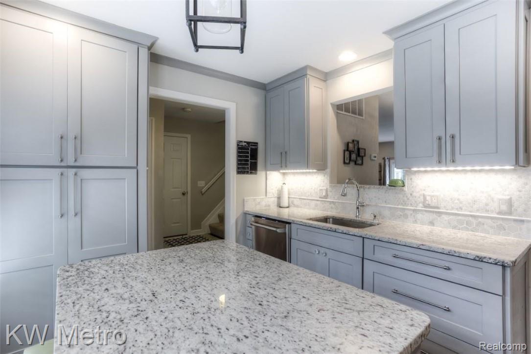 1137 Pine Ridge Court Rochester, MI 48306 - Photo 6 of 27 Kitchen 2.JPG